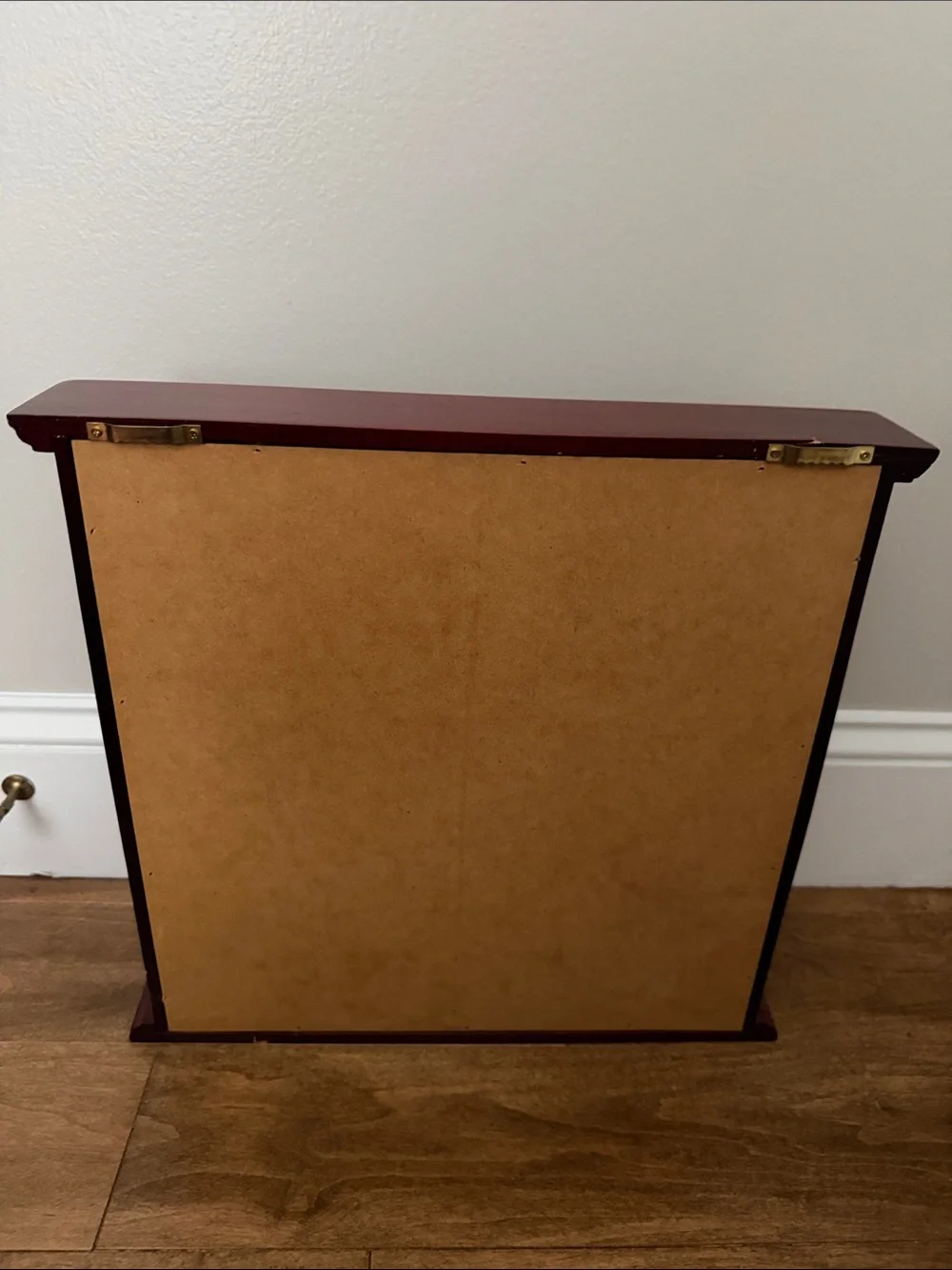 25 Space Wooden Golf Ball Wall-Mount Display Shelf